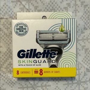 Gillette SkinGuard Razor with Aloe - 8 Cartridges